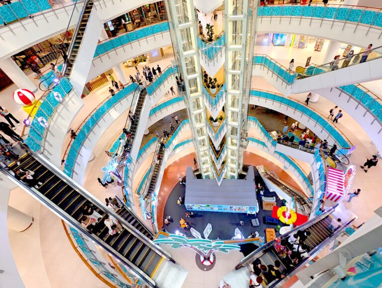 Shopping mall Central World Bangkok Thailand 768x579