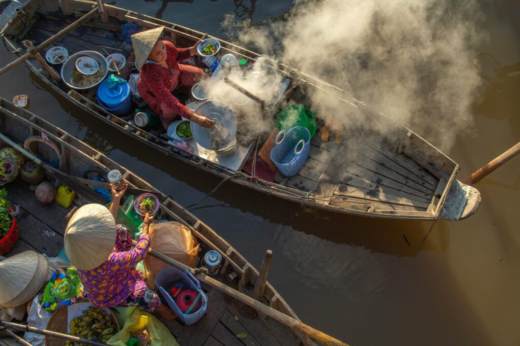 thai culture and customs-floating market