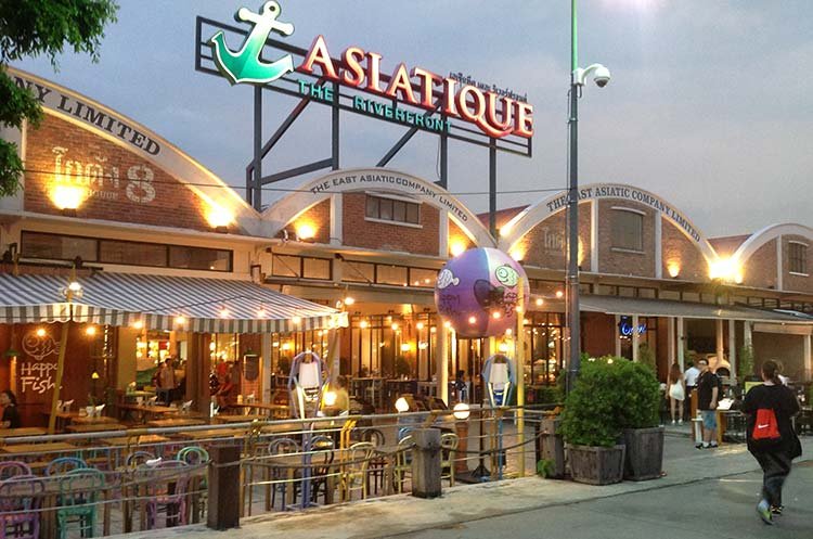 asiatique riverfront free in bangkok