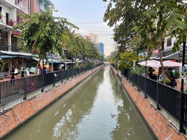 khlong Ong Ang Art Street 14 768x576