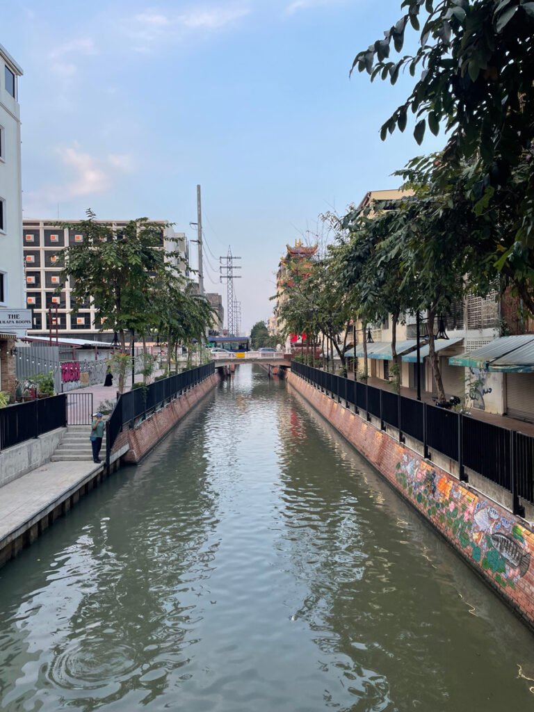 khlong Ong Ang Art Street 7 768x1024