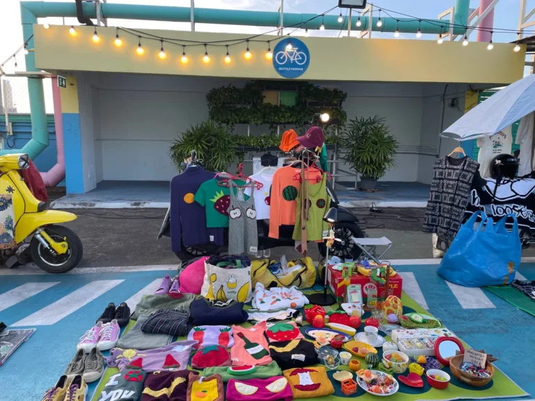 flea market bangkok 3 768x576