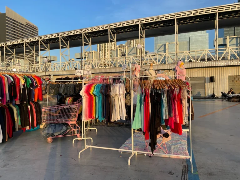 flea market bangkok 768x576