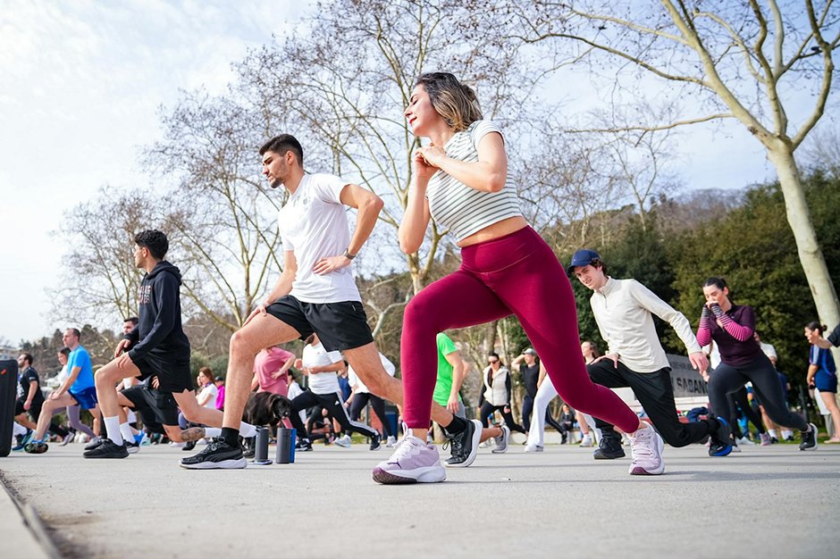 people doing aerobics outdoors at lumphini park