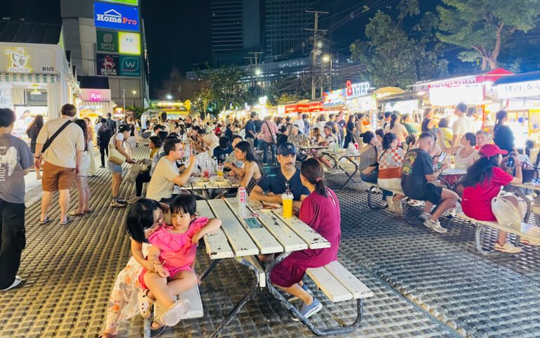 jodd fairs bangkok market 768x481